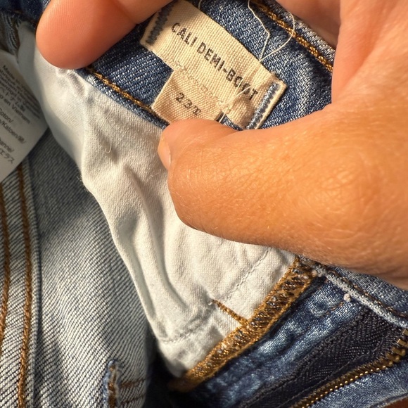 Madewell Cali Demi Boot Jeans 23T Petite Raw Hem 27.5” Inseam - Picture 4 of 6